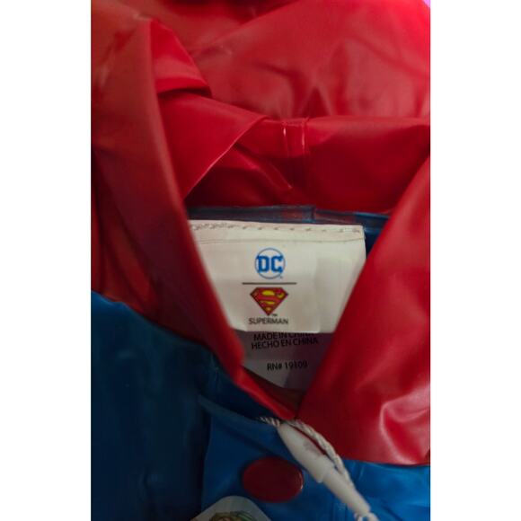 DC Comics Boys’ Superman Raincoat with Detachable Cape Size 7/8, Blue & Red New - Picture 7 of 8